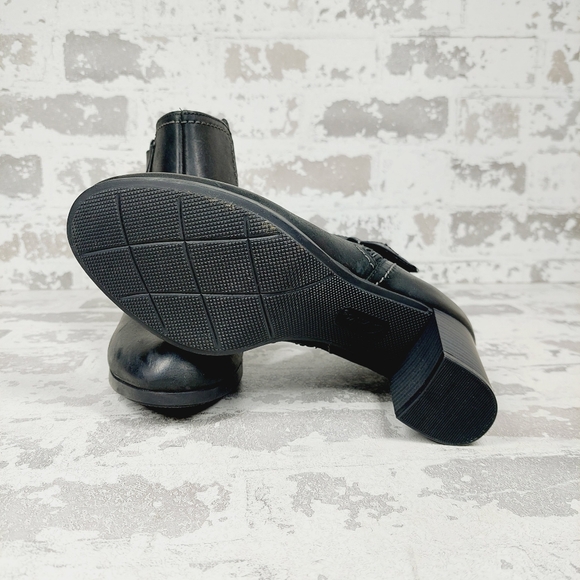 NEW Clarks Bayla Glow Black Leather Block Heel Ankle Boots K395 - Picture 8 of 12